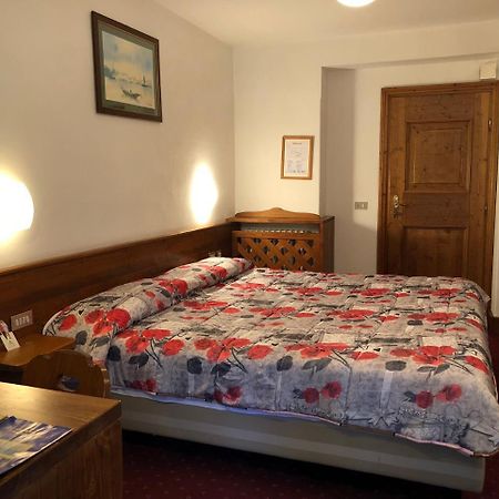Hotel Majoni Кортина д'Ампецо Екстериор снимка