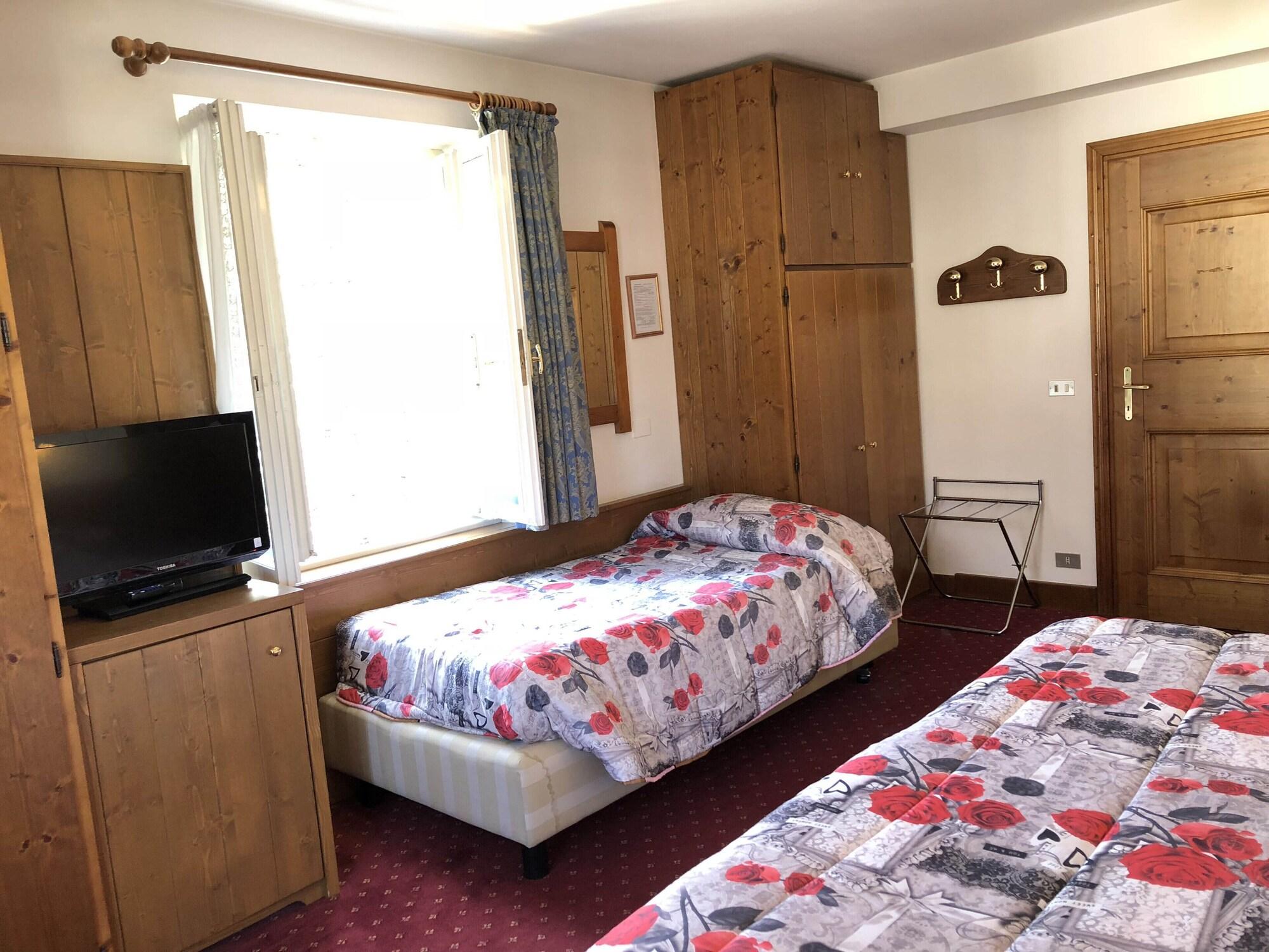 Hotel Majoni Кортина д'Ампецо Екстериор снимка