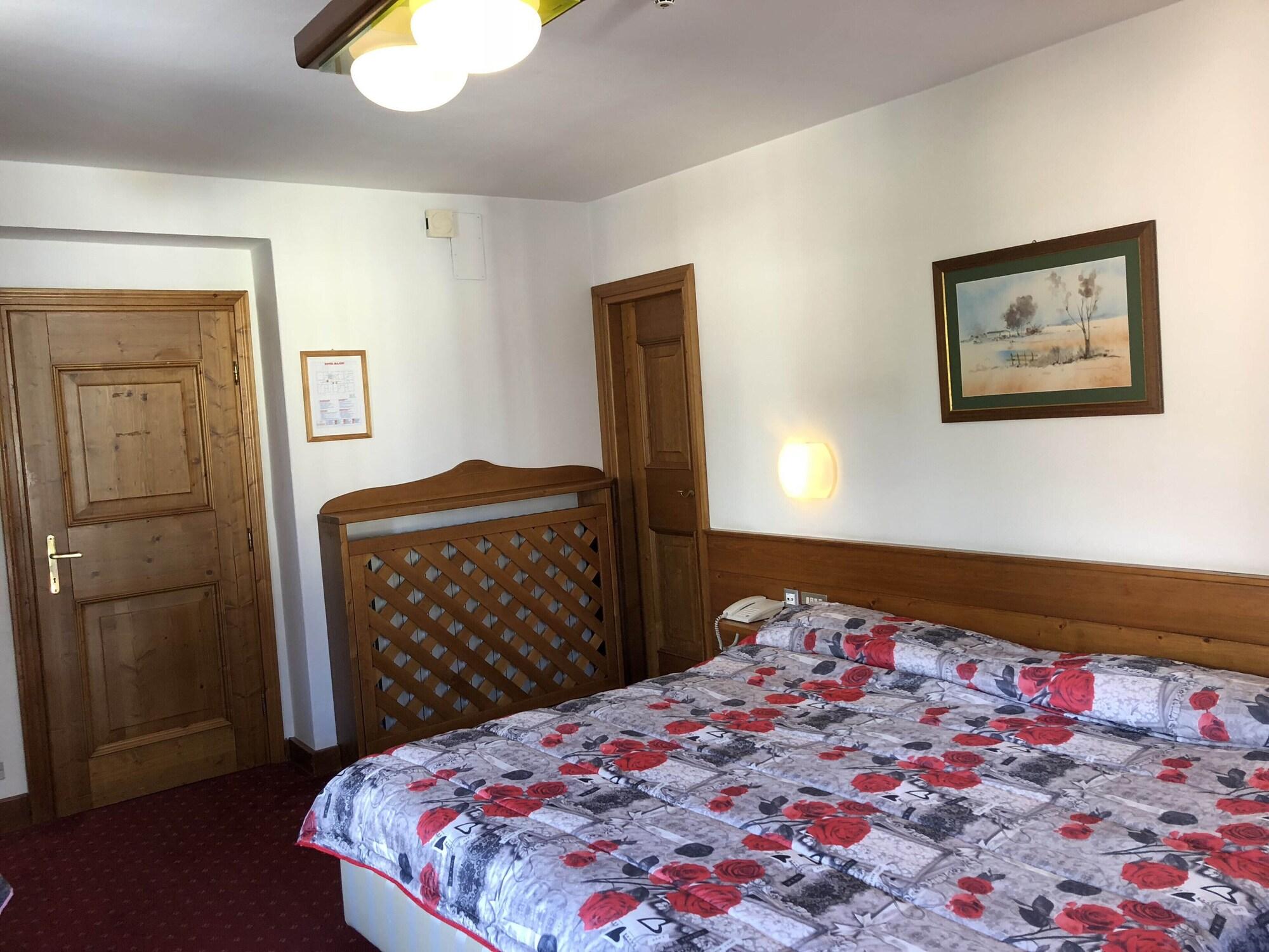 Hotel Majoni Кортина д'Ампецо Екстериор снимка