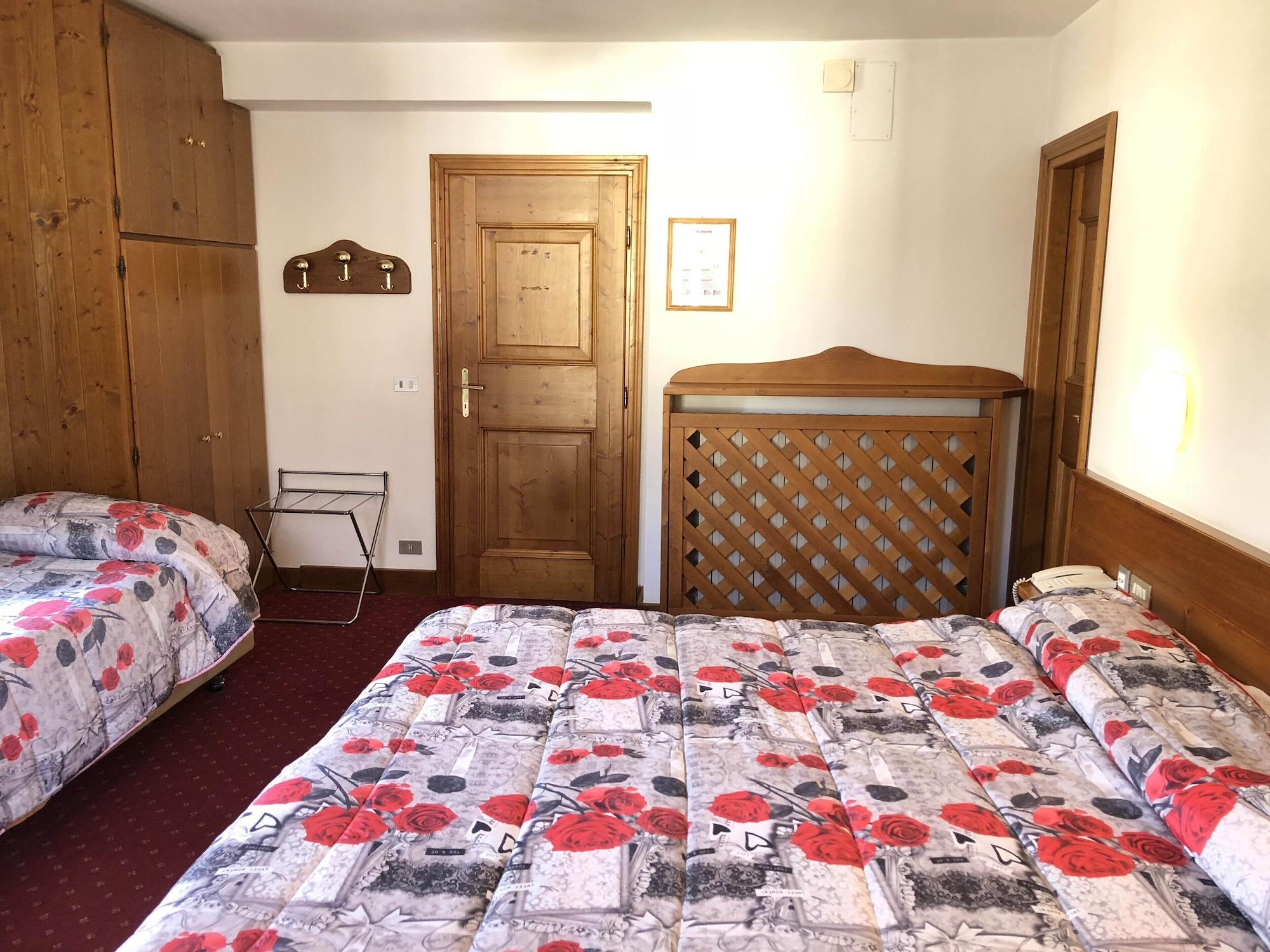 Hotel Majoni Кортина д'Ампецо Екстериор снимка