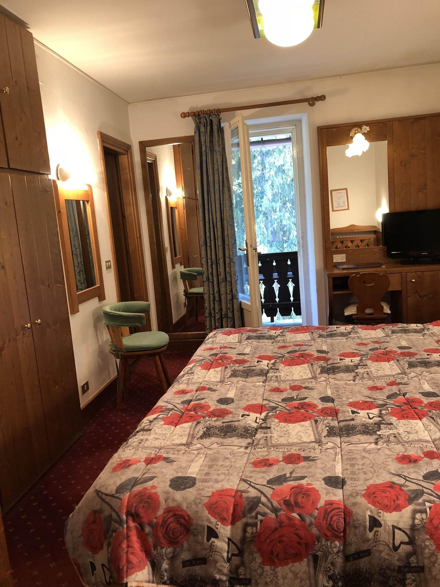 Hotel Majoni Кортина д'Ампецо Екстериор снимка