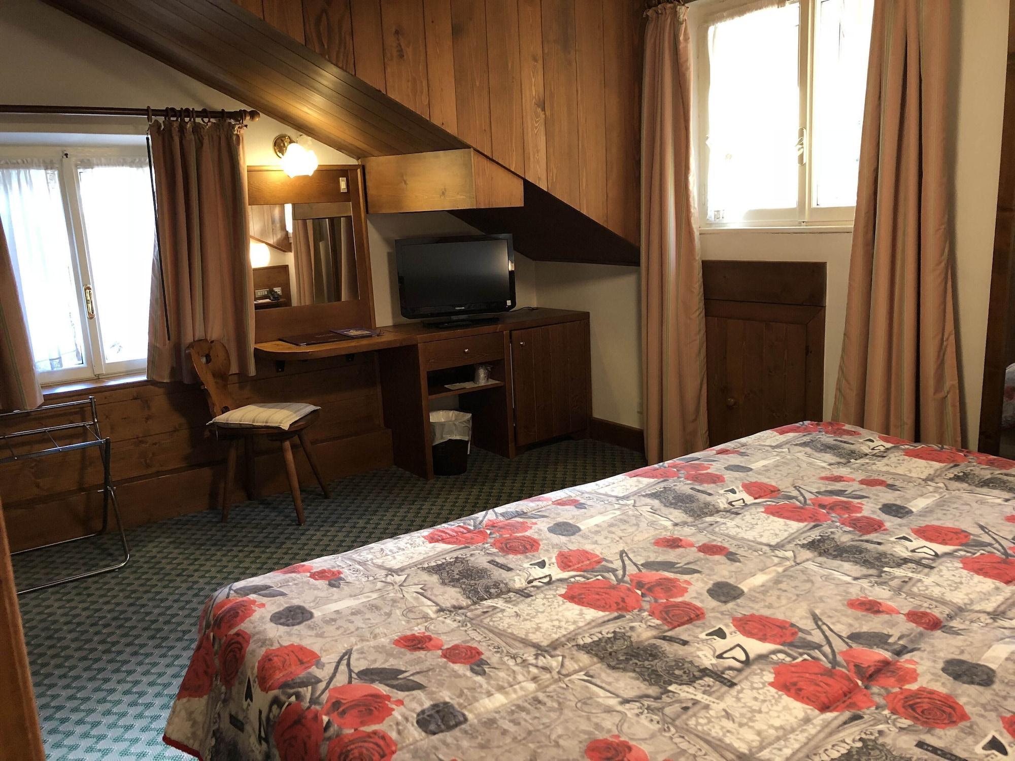 Hotel Majoni Кортина д'Ампецо Екстериор снимка