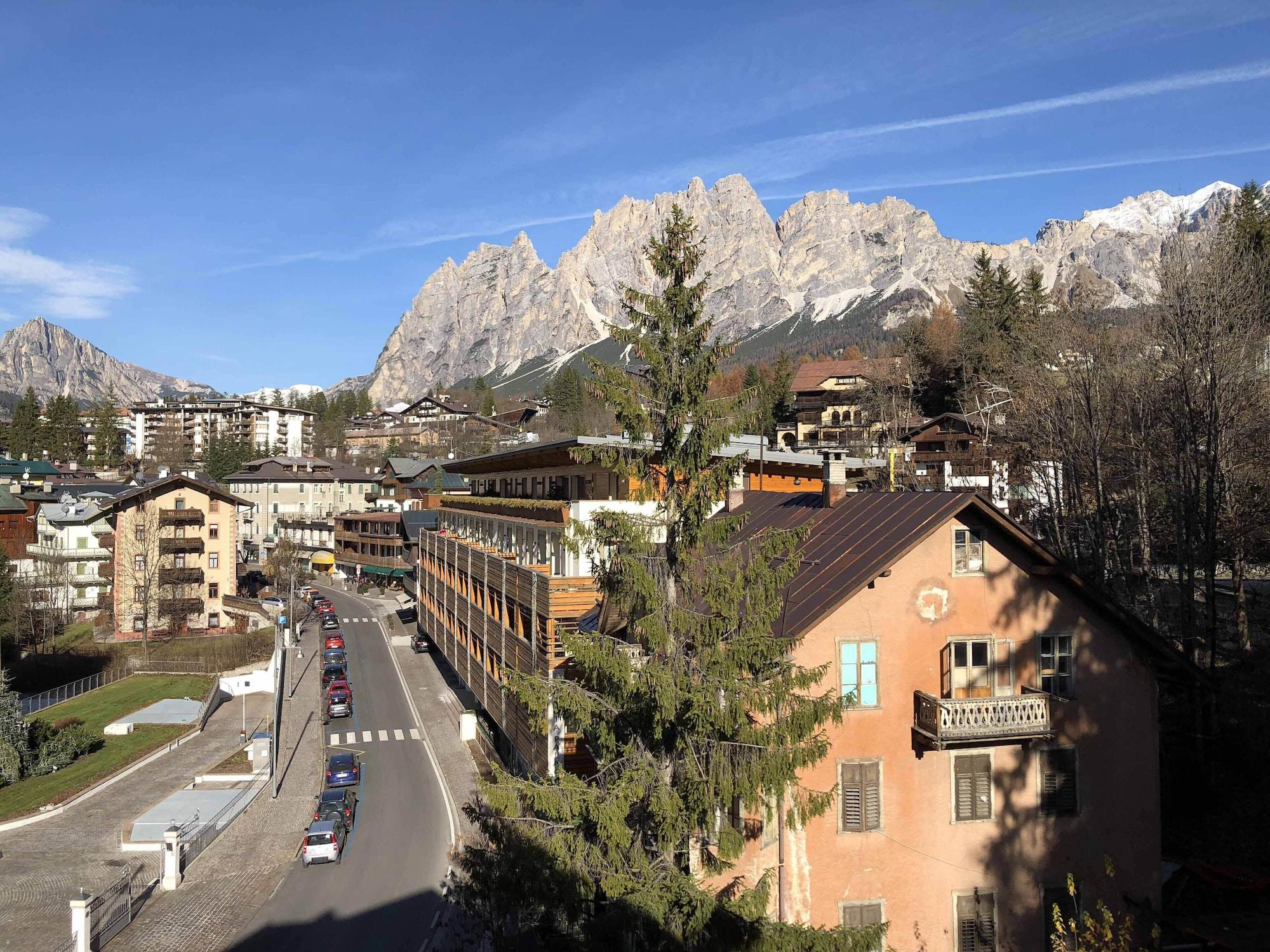 Hotel Majoni Кортина д'Ампецо Екстериор снимка