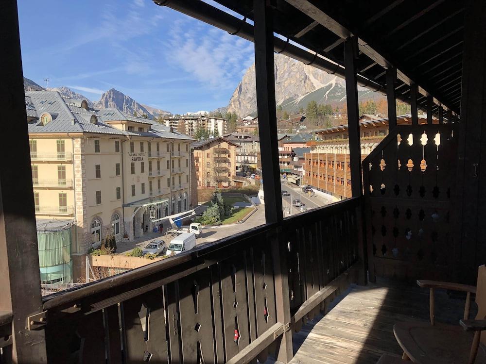 Hotel Majoni Кортина д'Ампецо Екстериор снимка