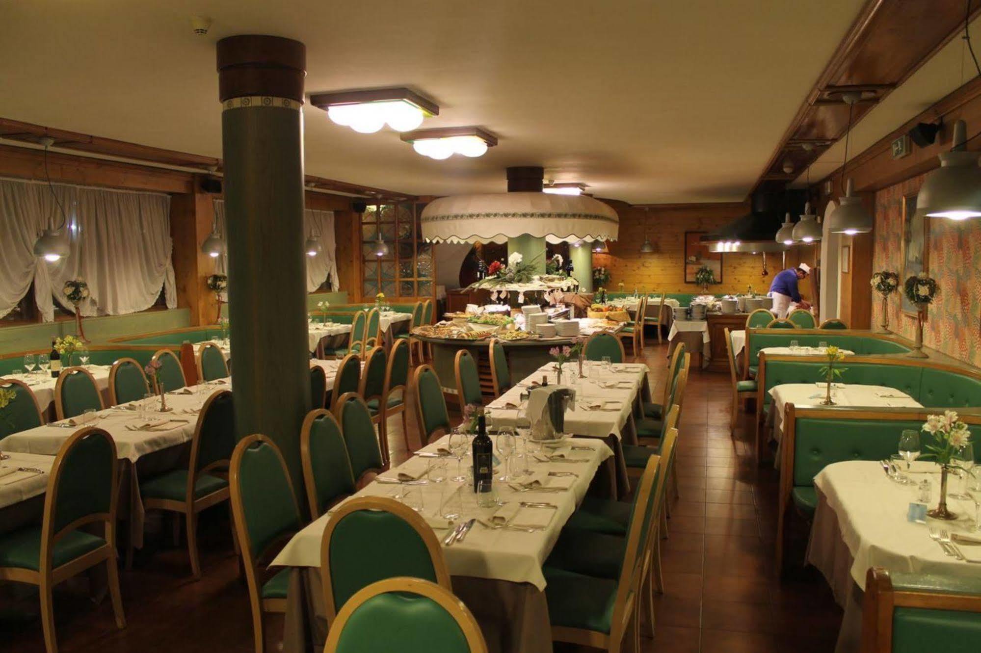 Hotel Majoni Кортина д'Ампецо Екстериор снимка