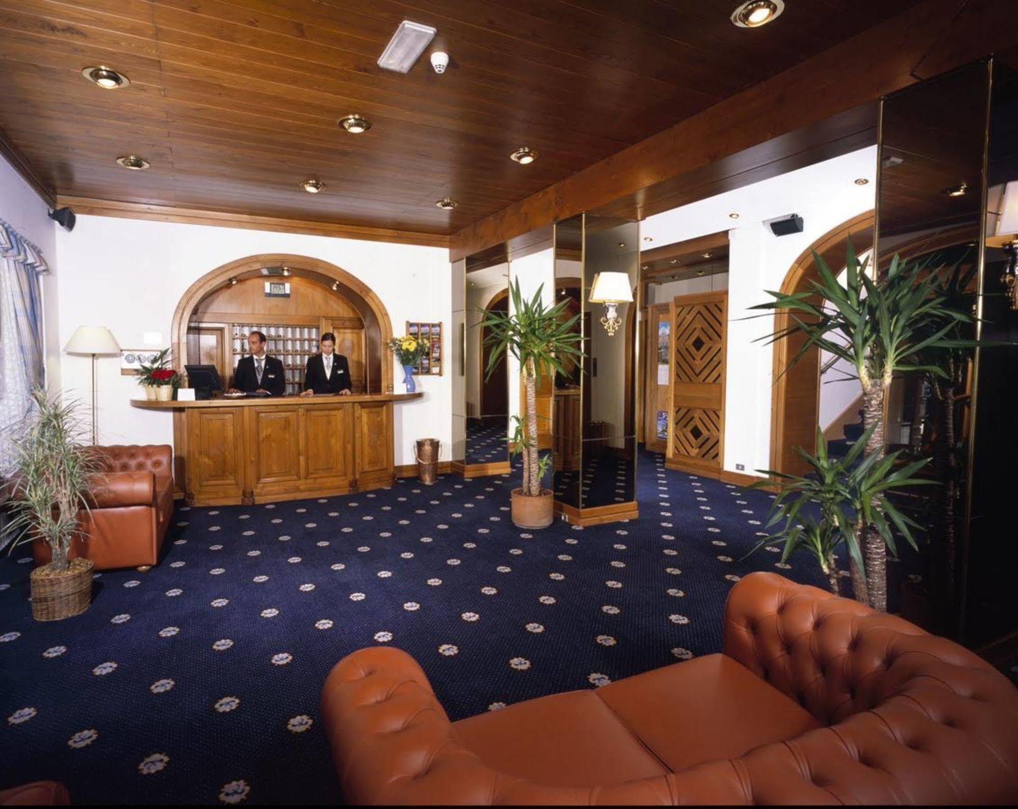 Hotel Majoni Кортина д'Ампецо Екстериор снимка