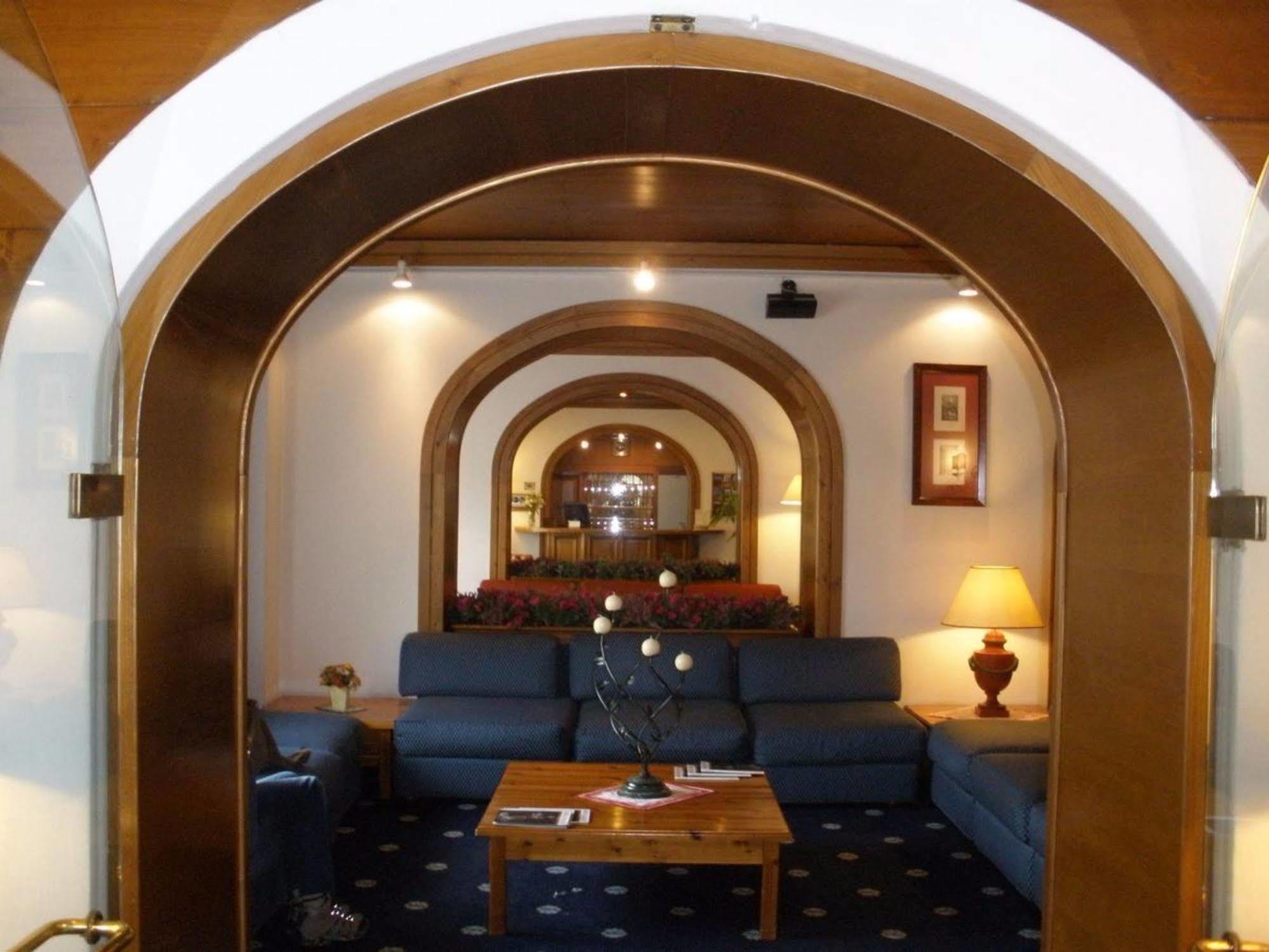 Hotel Majoni Кортина д'Ампецо Екстериор снимка