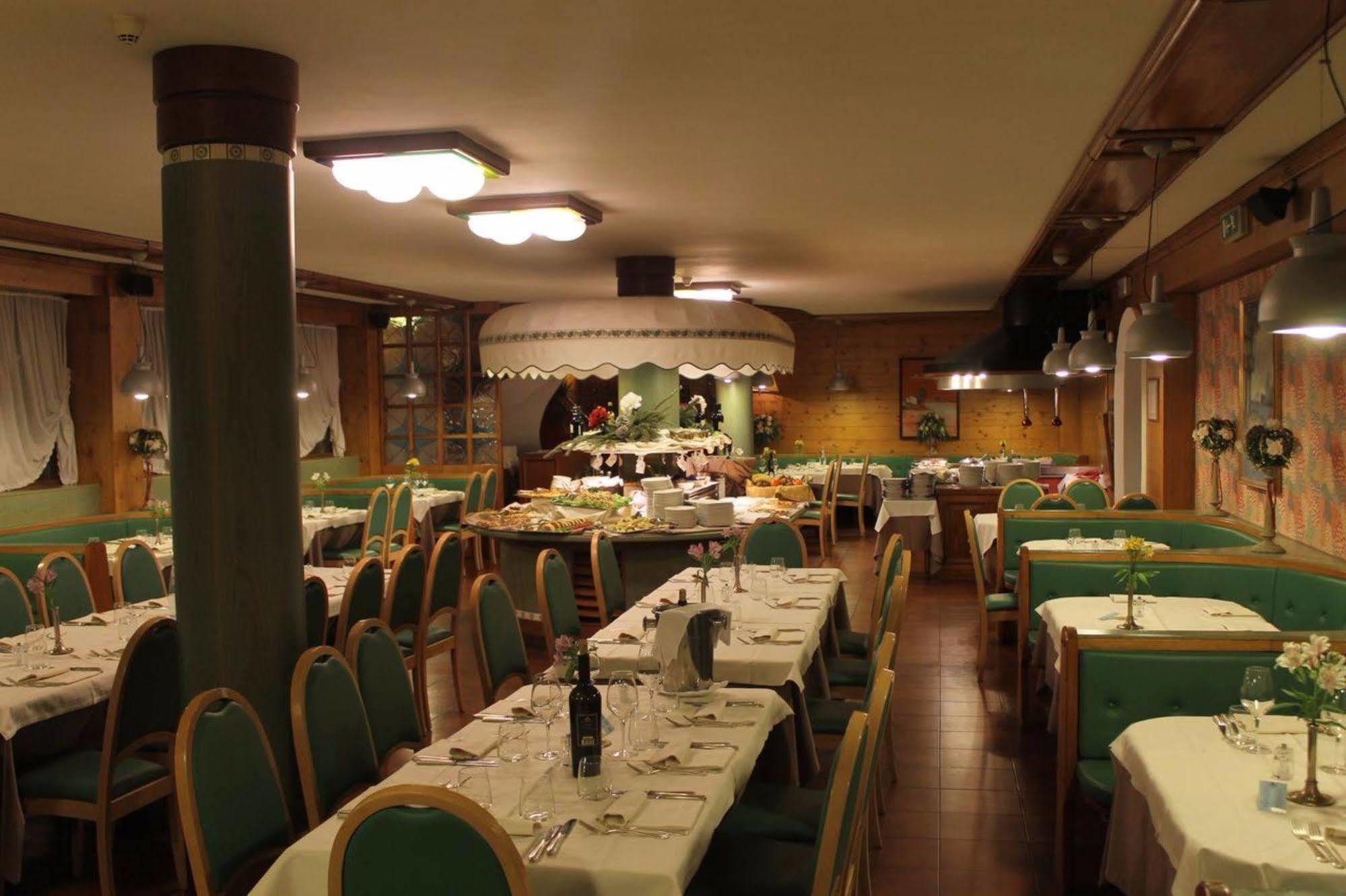 Hotel Majoni Кортина д'Ампецо Екстериор снимка