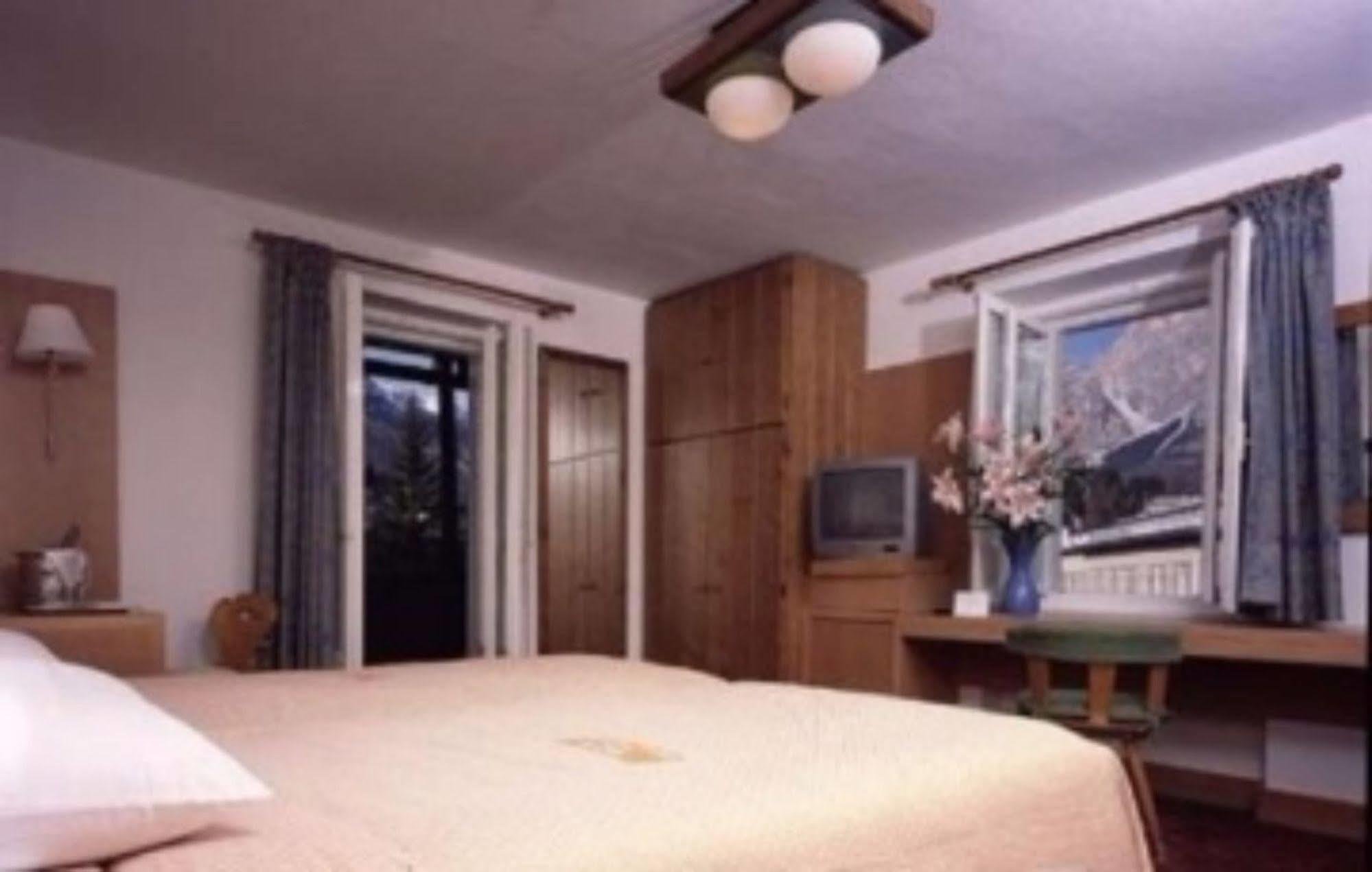 Hotel Majoni Кортина д'Ампецо Екстериор снимка